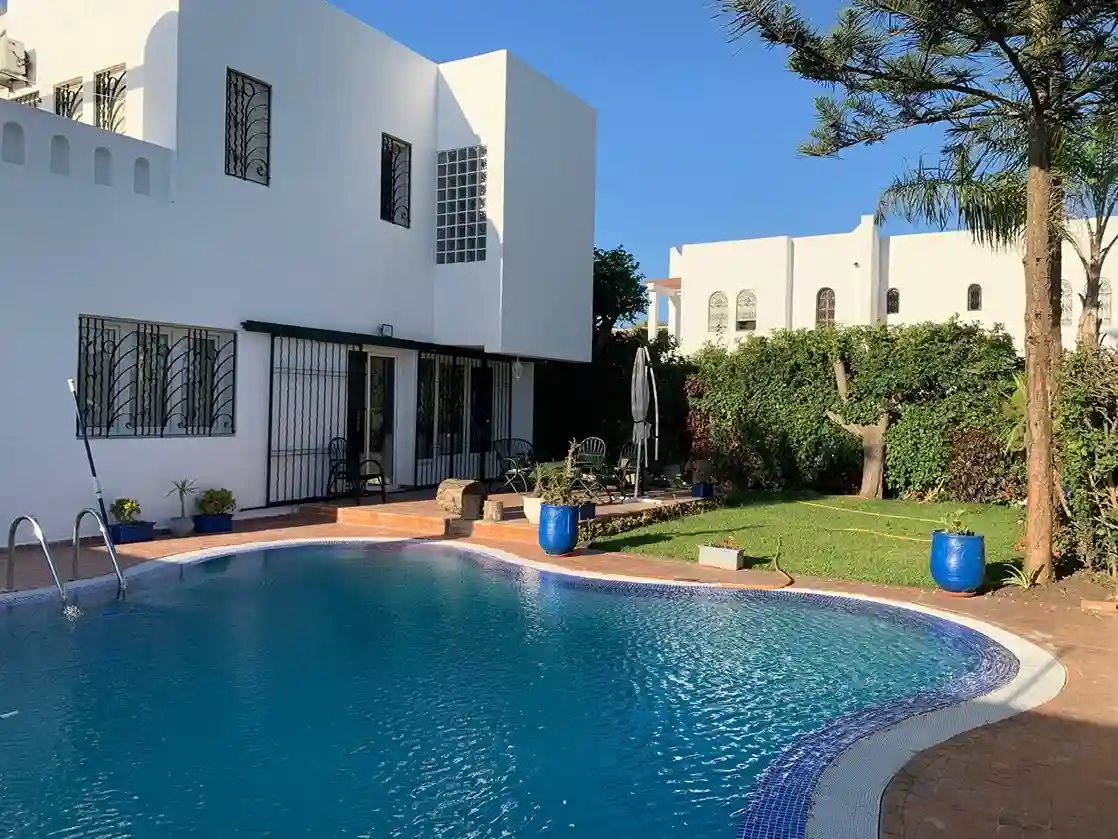 Villa moderne à vendre 500 m² avec 4 façades