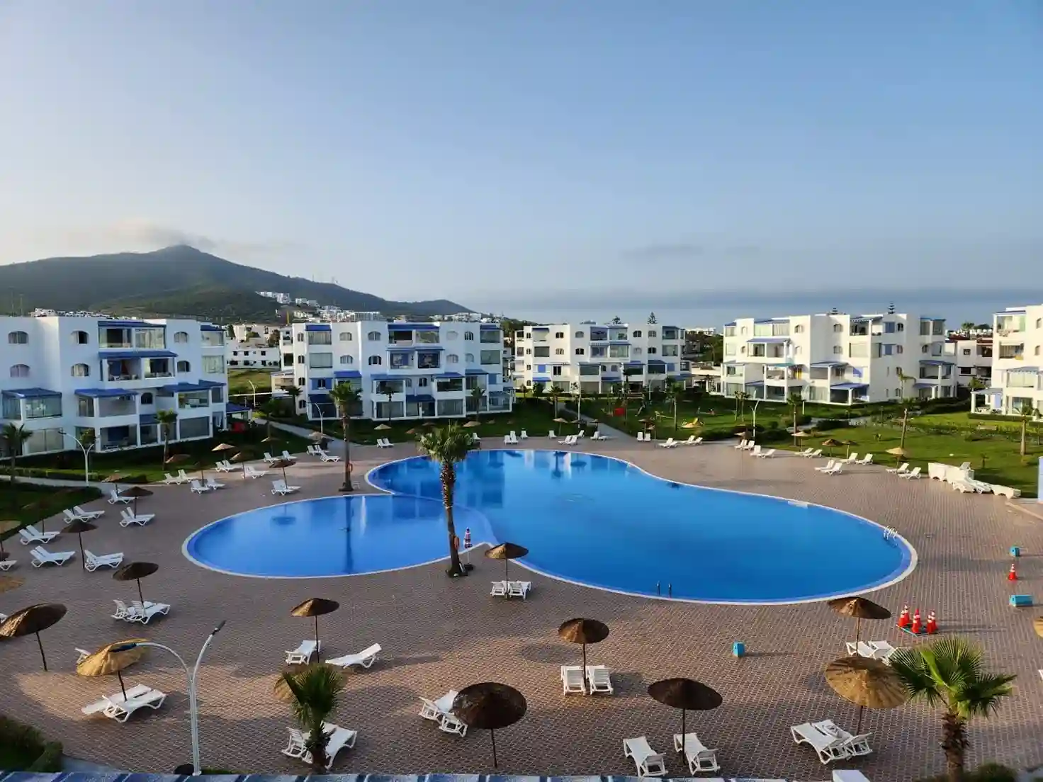 Appartement à louer balcon avec vue piscine