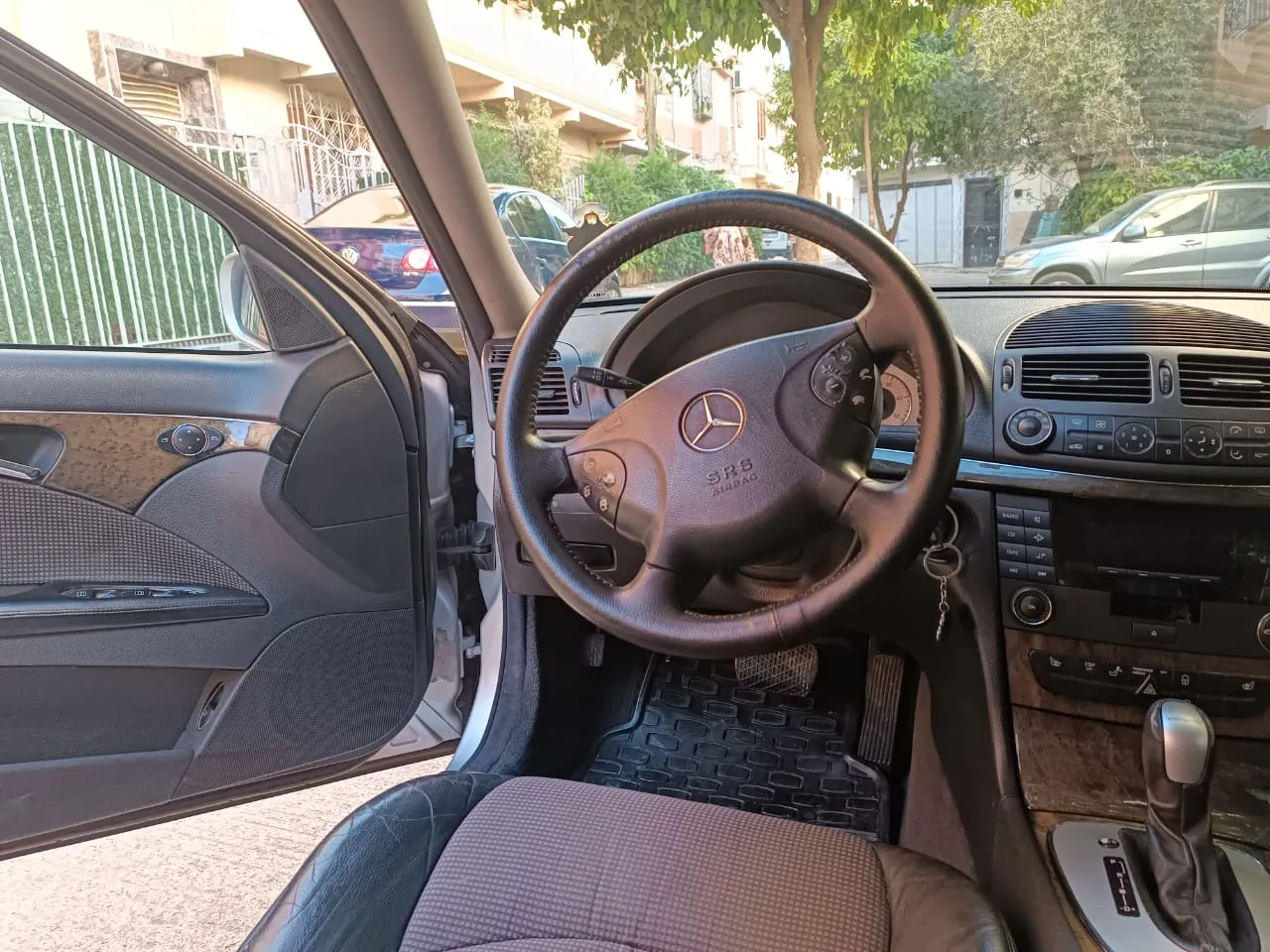 Mercedes-Benz E 270 Avantgarde (2002) : Élégance et Confort à Saisir