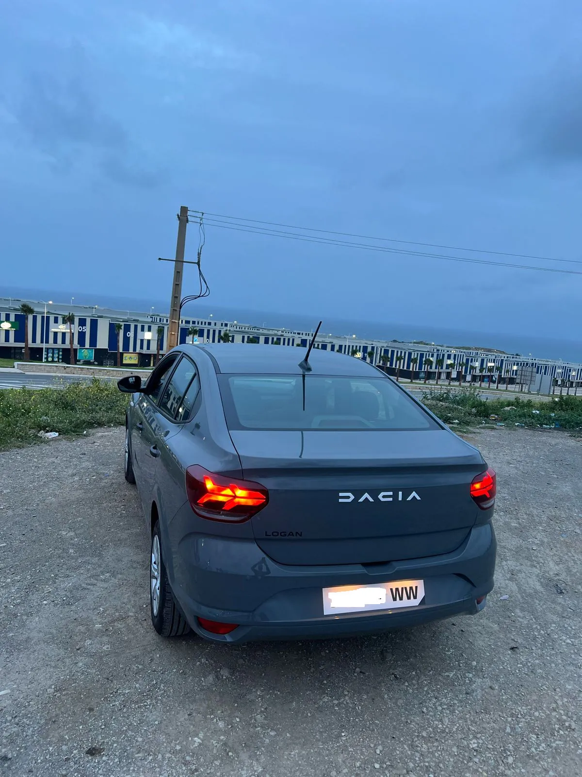 Dacia Logan à louer à martil  pratique et confortable pour voyager