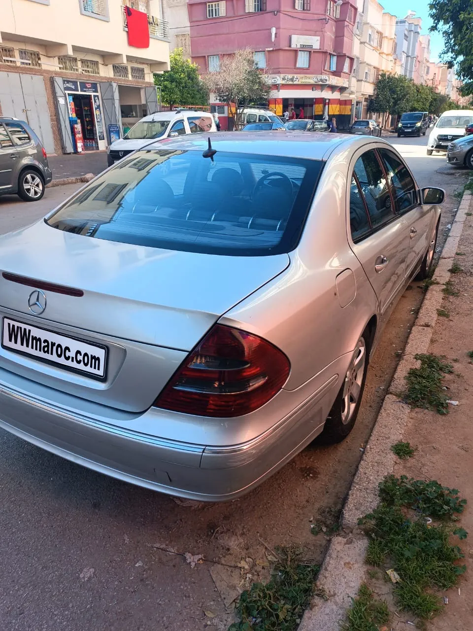 Mercedes-Benz E 270 Avantgarde (2002) : Élégance et Confort à Saisir