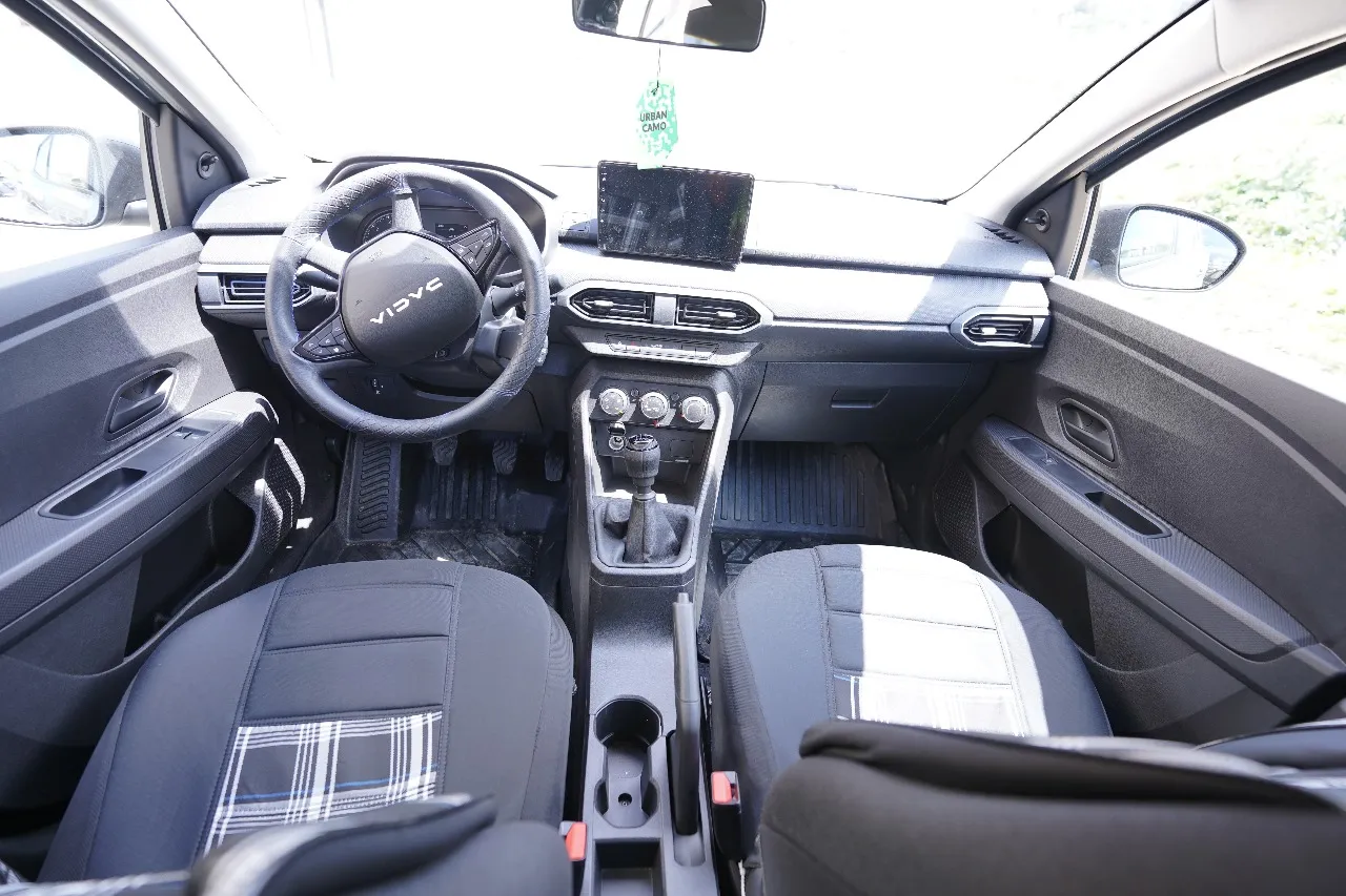 Location Dacia Logan (2025) à Tétouan : Votre Confort et Économie sur les Routes