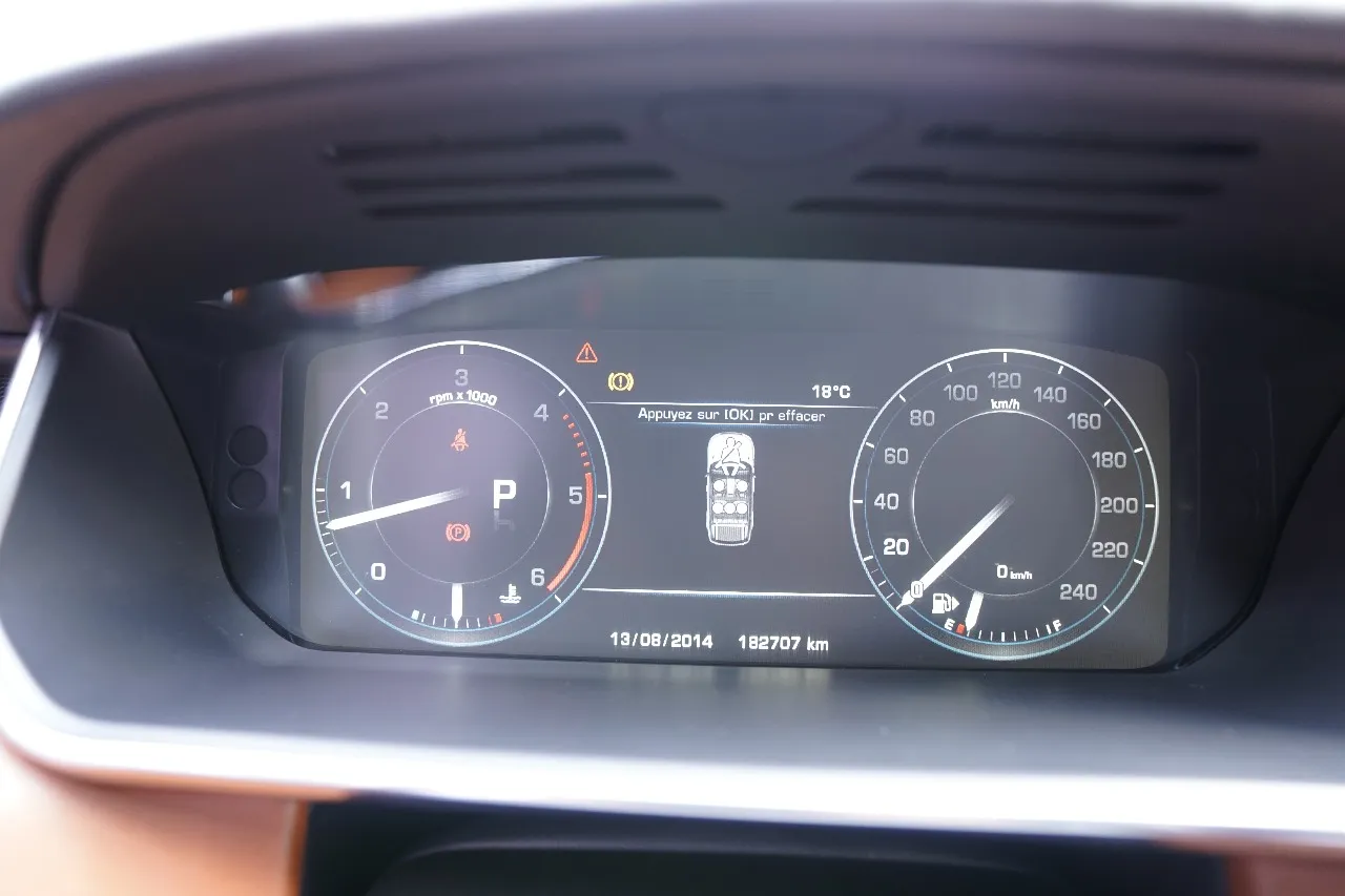 Exceptionnel Range Rover Sport (2015) : Le SUV de Luxe en Condition Parfaite