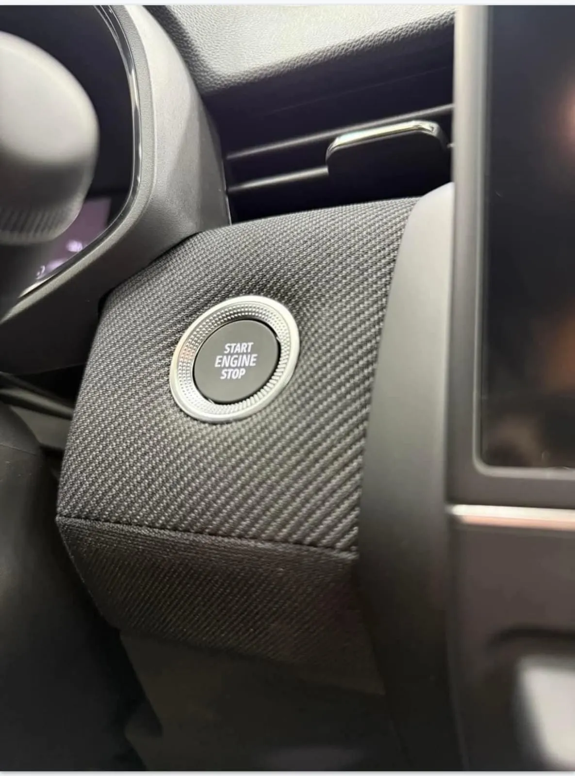 Renault Clio 5 (2025) à Louer à martil  Confort et Technologie