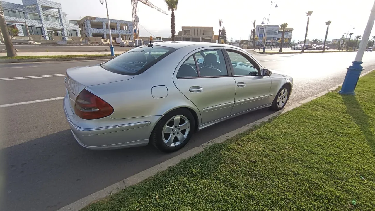 Mercedes-Benz E 270 Avantgarde (2002) : Élégance et Confort à Saisir
