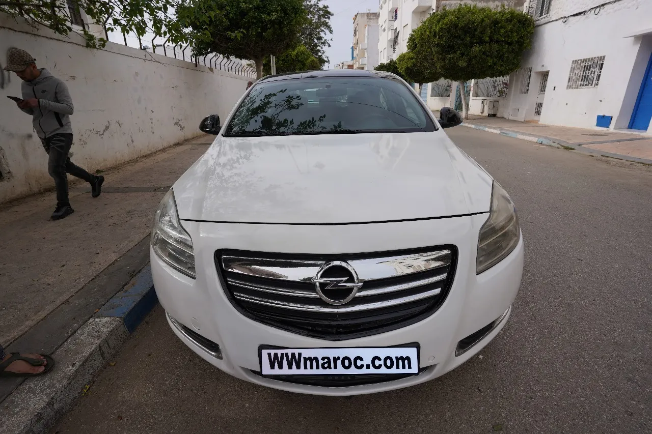 Opel Insignia 2010 Une Berline Élégante et Fiable pour Vos Trajets
