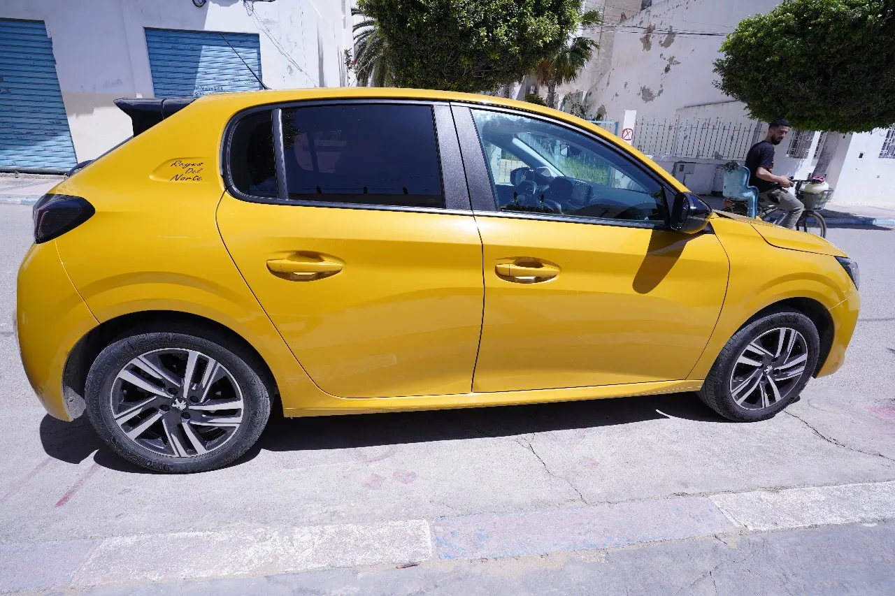 Votre Nouvelle Peugeot 208 (2023) Vous Attend à Tétouan : État Neuf, Origine