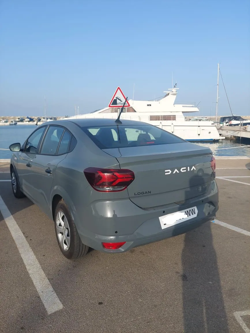 Dacia Logan à louer à martil  pratique et confortable pour voyager
