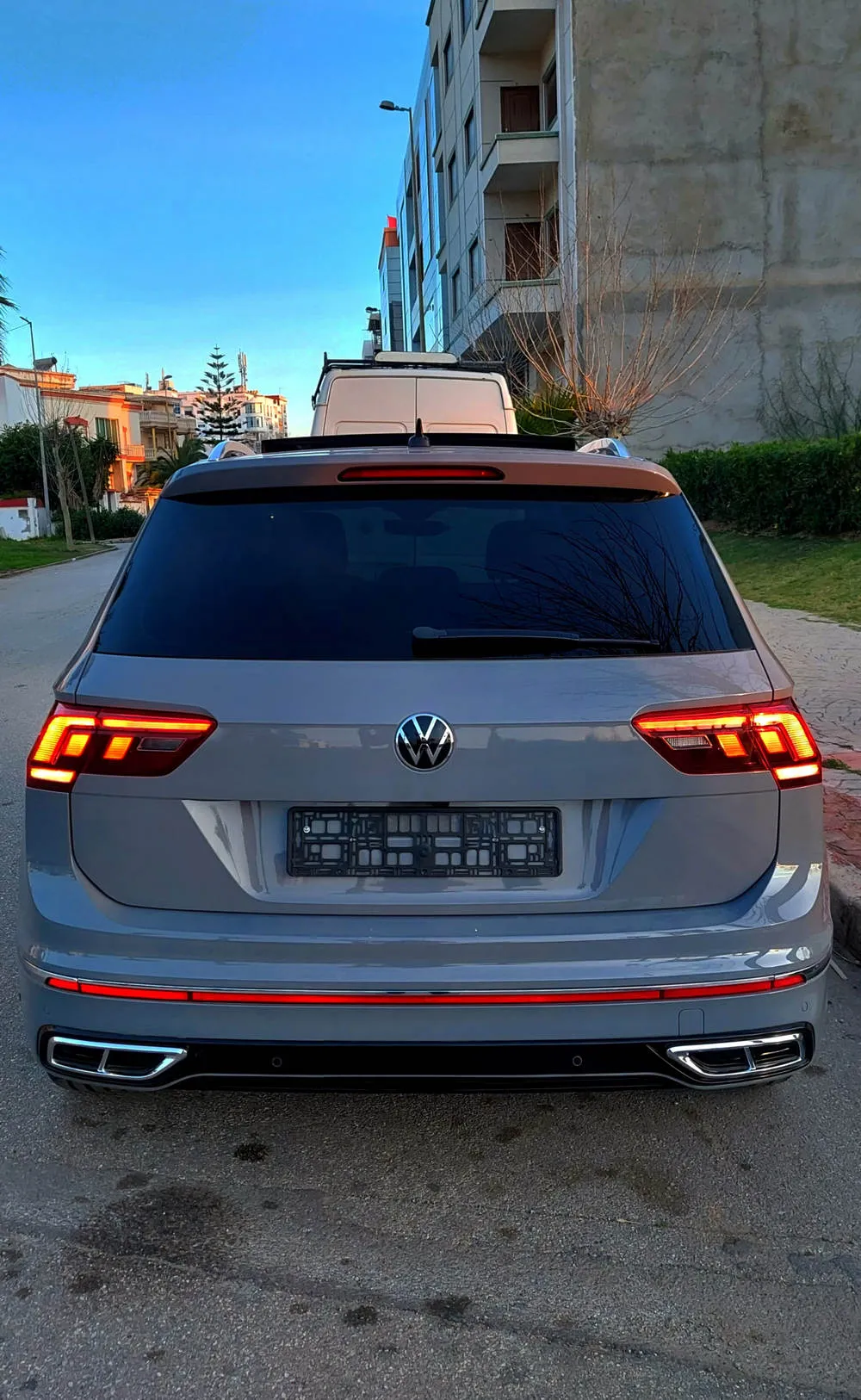 Volkswagen Tiguan R-Line - Distronic Plus, Lane Assist, Park Assist - 2020