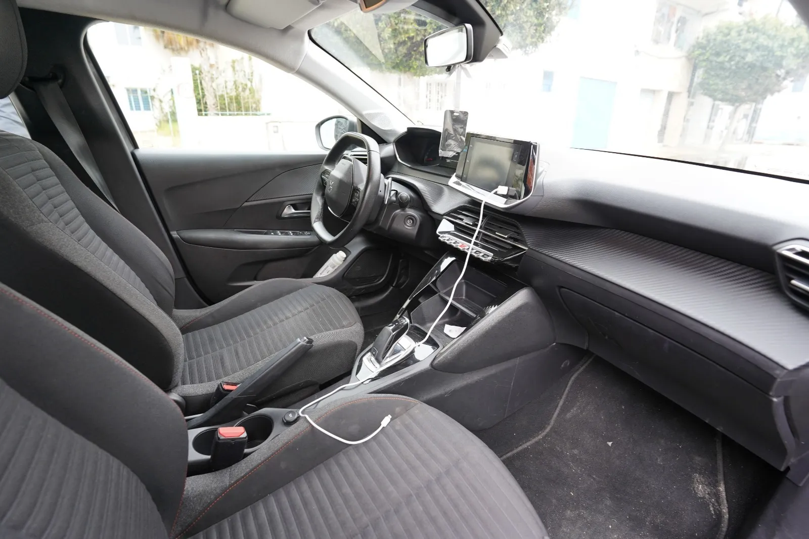 À vendre : Peugeot 208 diesel automatique (2022)  d’occasion, très propre.