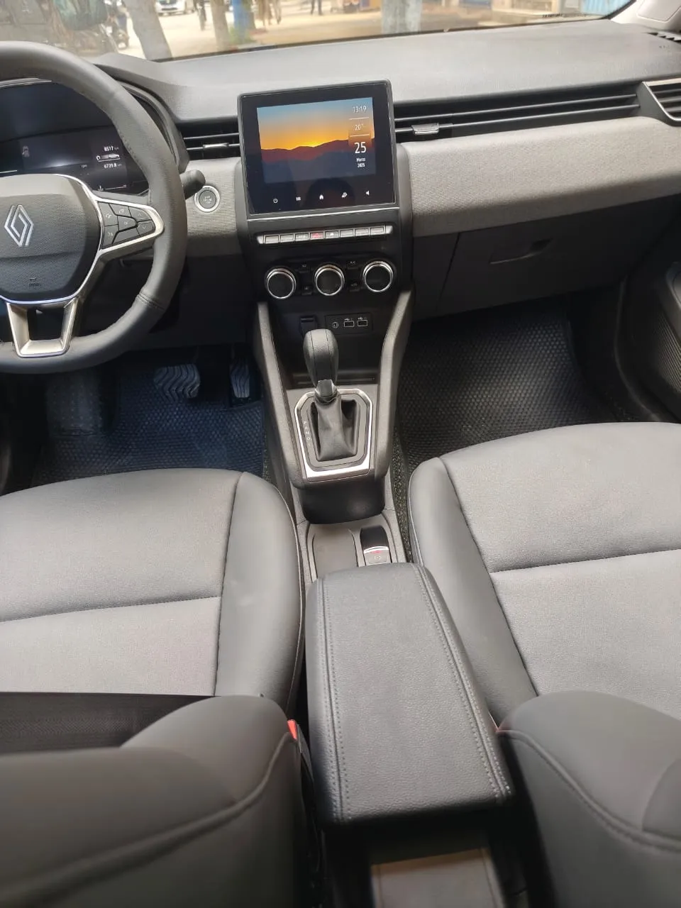 Renault Clio 5 (2025) à Louer à martil  Confort et Technologie
