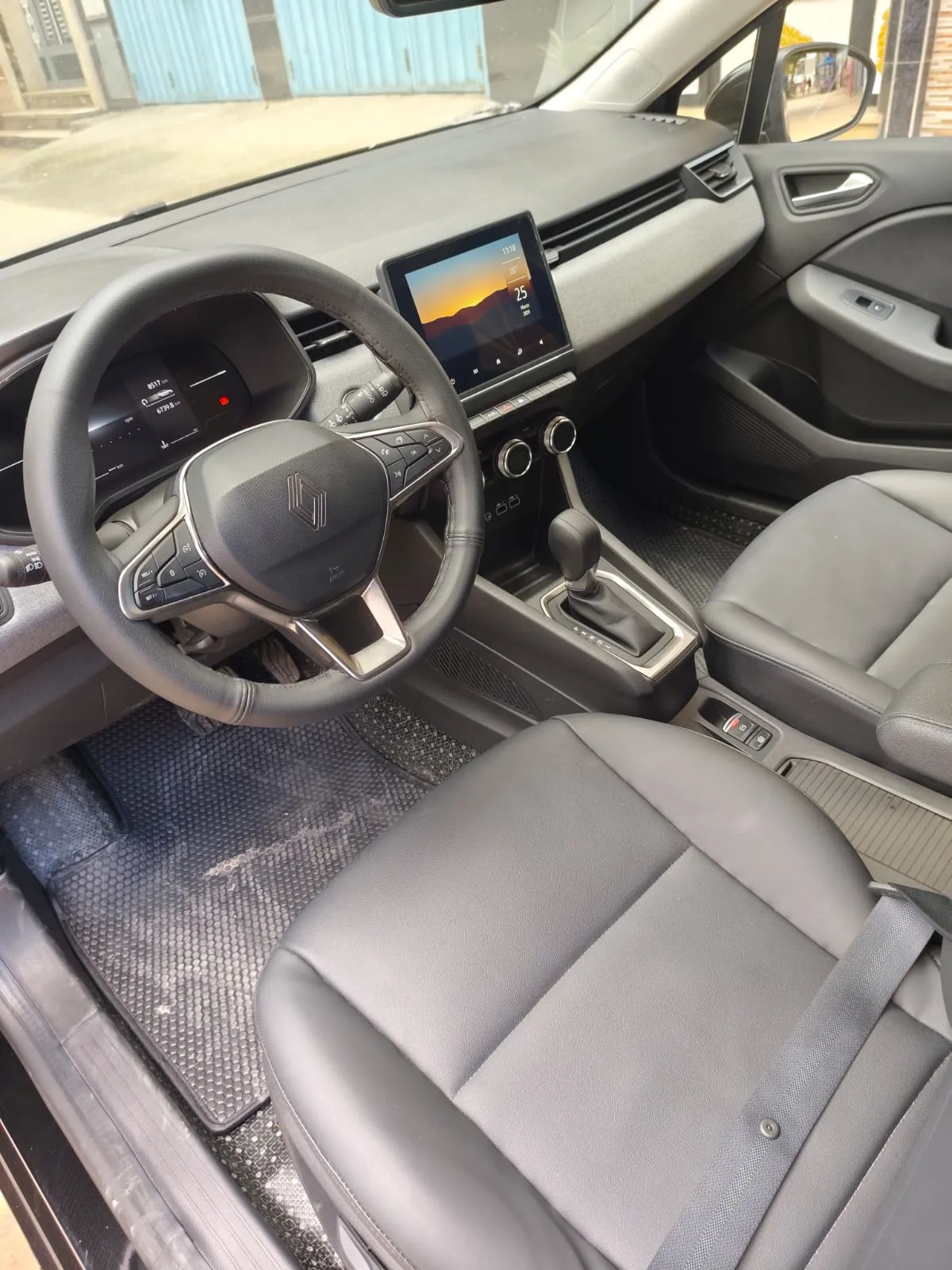 Renault Clio 5 (2025) à Louer à martil  Confort et Technologie