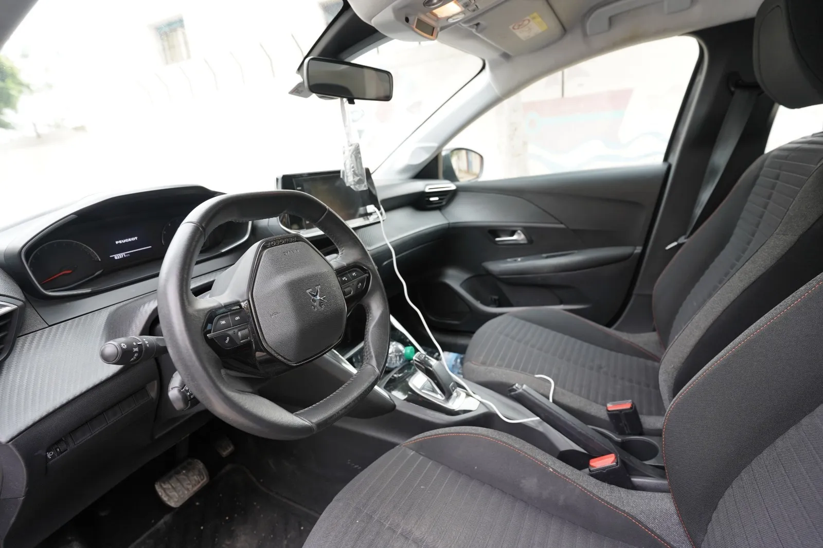 À vendre : Peugeot 208 diesel automatique (2022)  d’occasion, très propre.