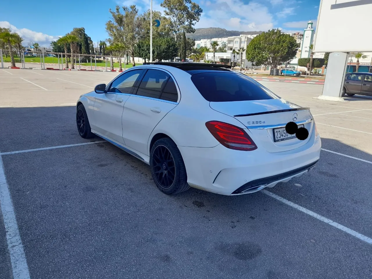 Belle Mercedes Classe C Diesel Automatique  Modèle 2015 en Parfait État