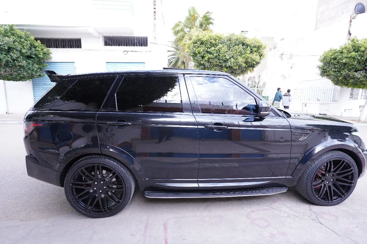 Exceptionnel Range Rover Sport (2015) : Le SUV de Luxe en Condition Parfaite