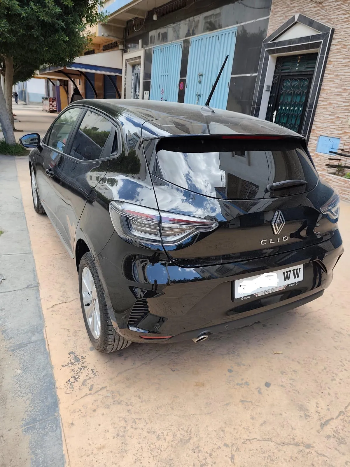 Renault Clio 5 (2025) à Louer à martil  Confort et Technologie