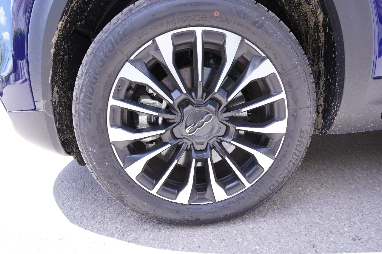 Votre Expérience Italienne à Tétouan Commence Ici : Louez la Fiat 500X 2025