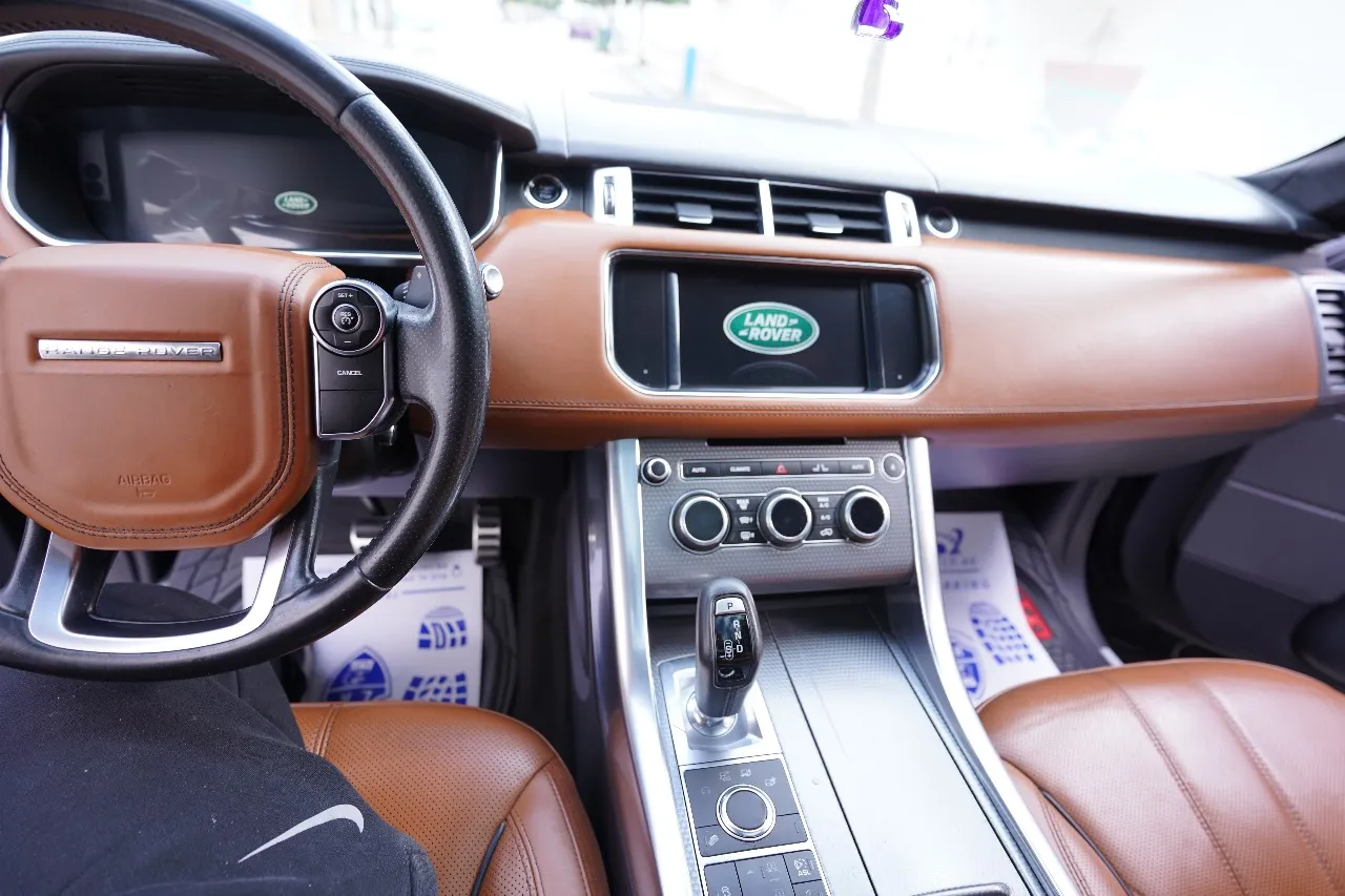 Exceptionnel Range Rover Sport (2015) : Le SUV de Luxe en Condition Parfaite