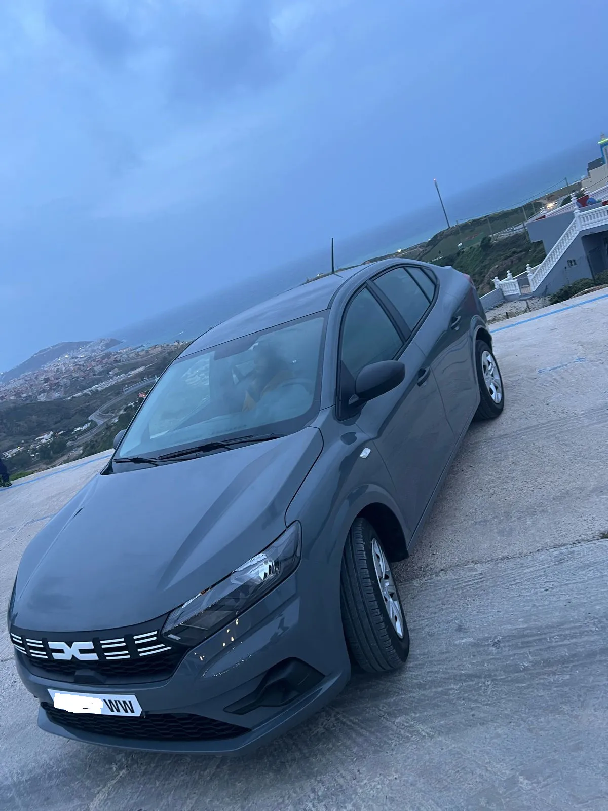 Dacia Logan à louer à martil  pratique et confortable pour voyager