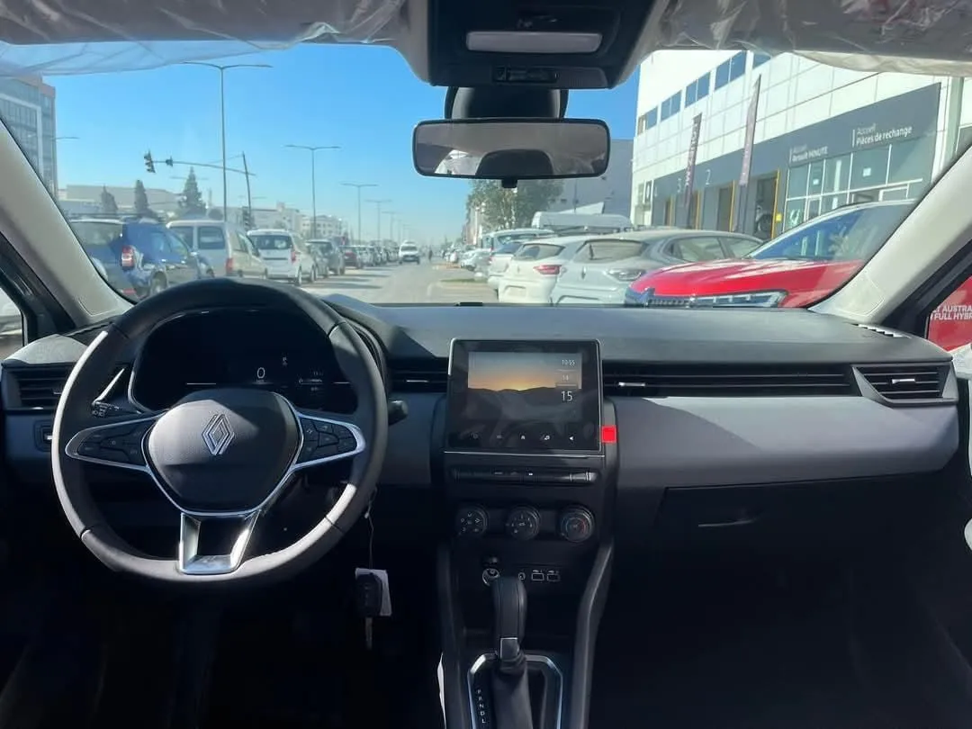 Renault Clio 5 (2025) à Louer à martil  Confort et Technologie