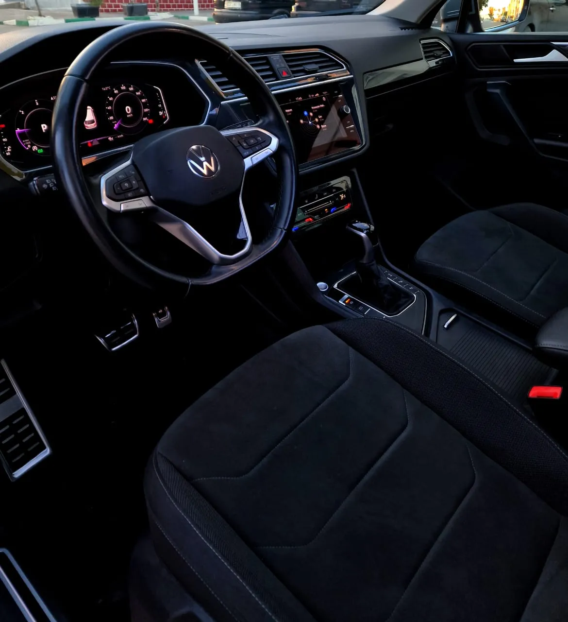 Volkswagen Tiguan R-Line - Distronic Plus, Lane Assist, Park Assist - 2020