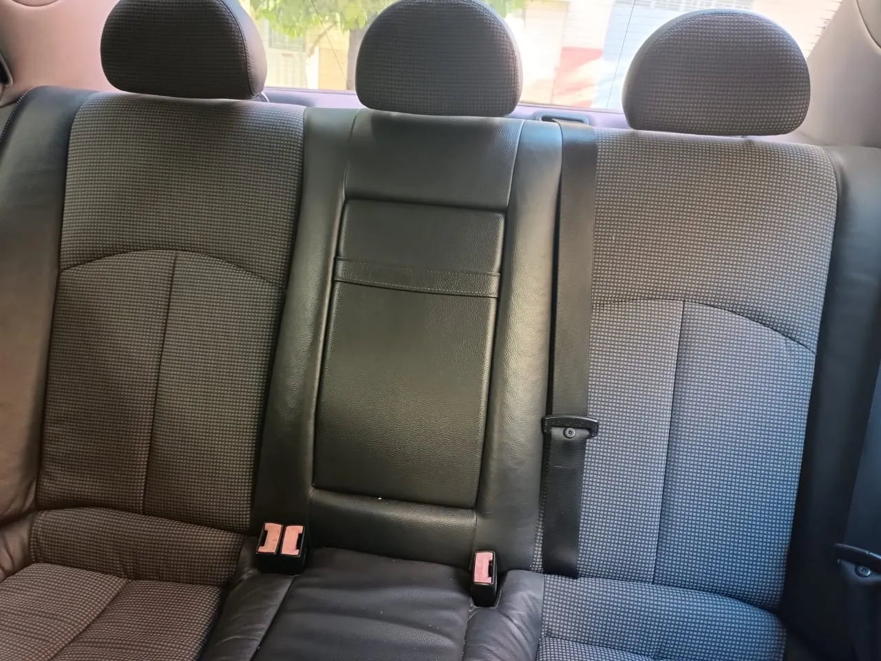 Mercedes-Benz E 270 Avantgarde (2002) : Élégance et Confort à Saisir