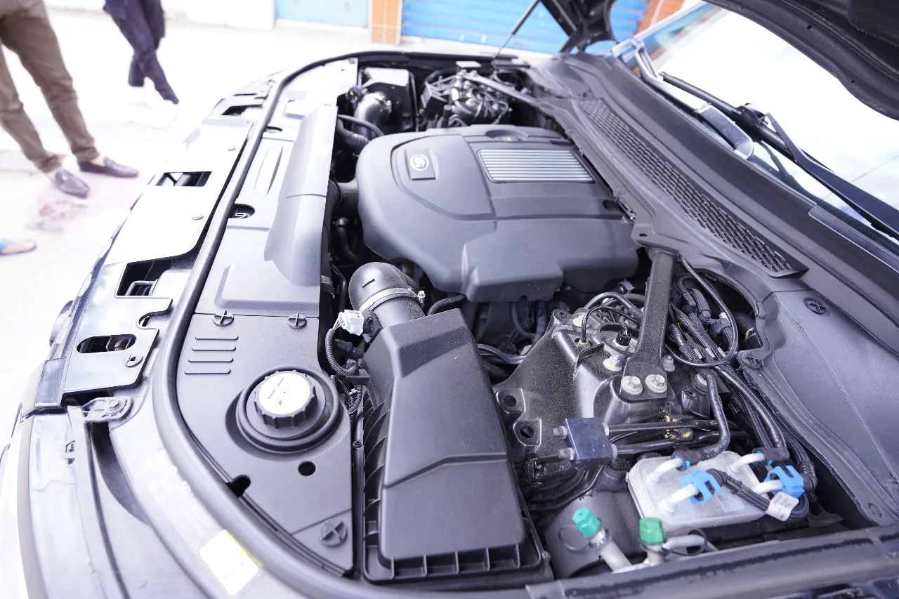 Exceptionnel Range Rover Sport (2015) : Le SUV de Luxe en Condition Parfaite