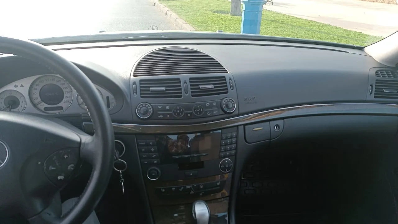 Mercedes-Benz E 270 Avantgarde (2002) : Élégance et Confort à Saisir