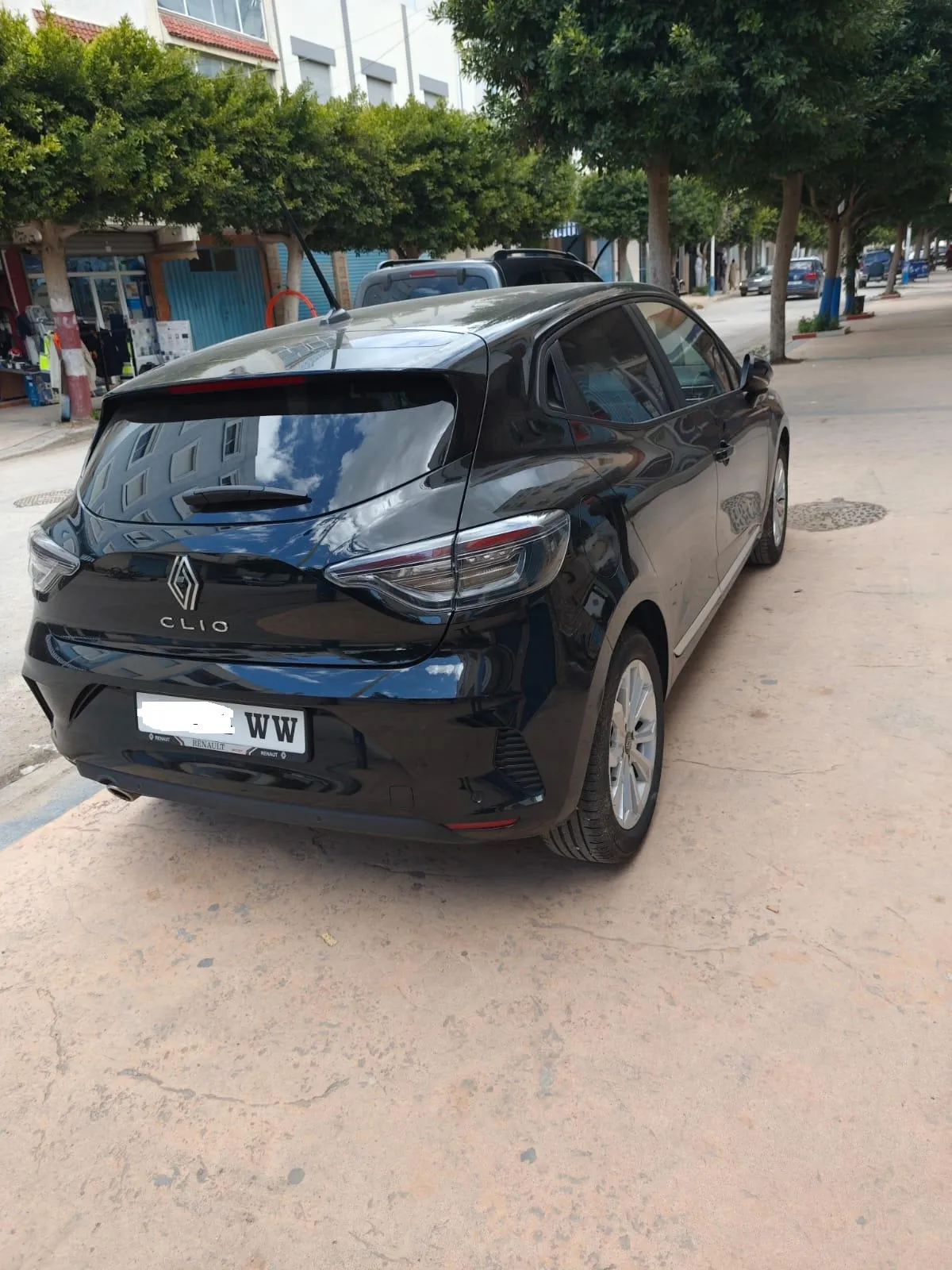 Renault Clio 5 (2025) à Louer à martil  Confort et Technologie