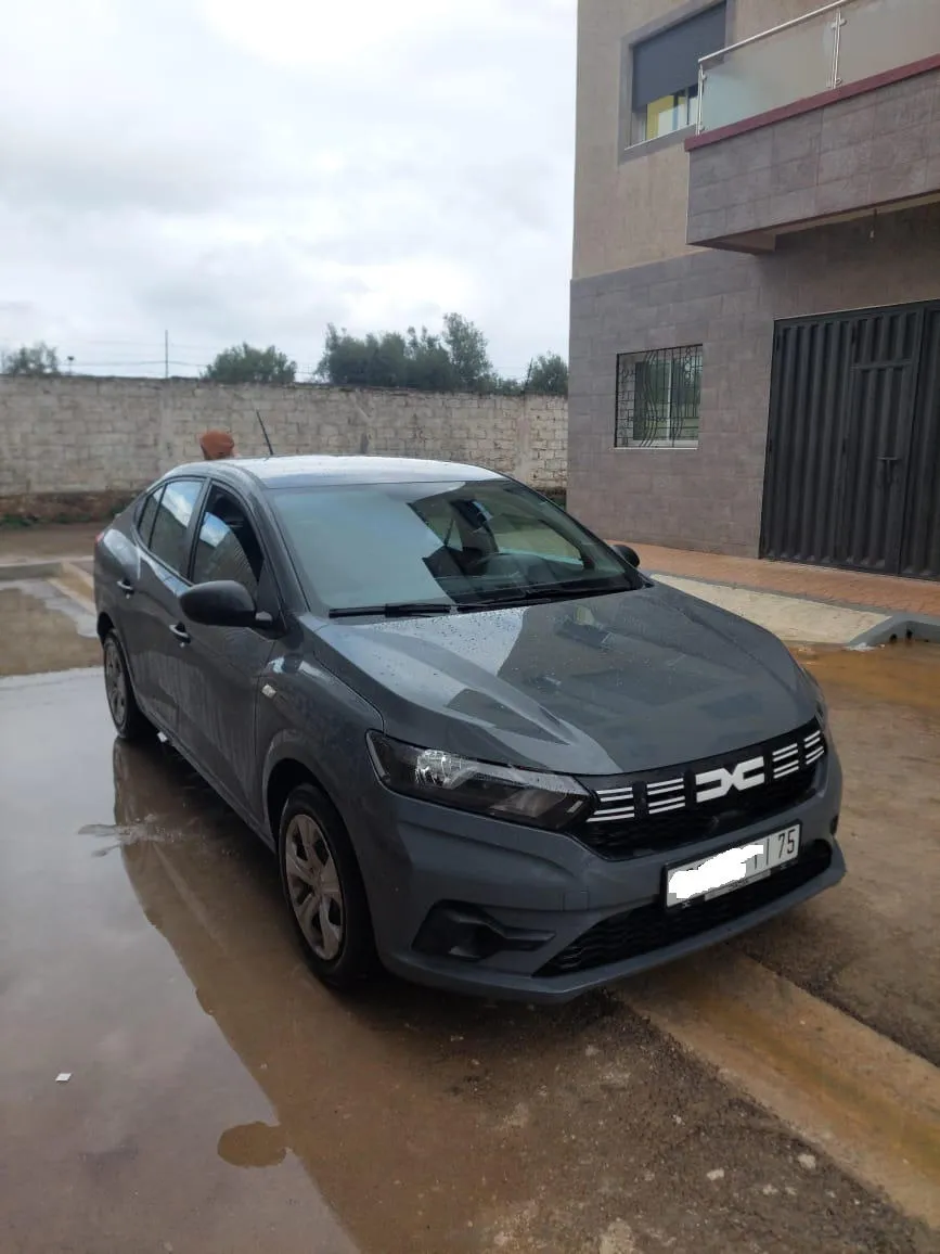 Dacia Logan à louer à martil  pratique et confortable pour voyager